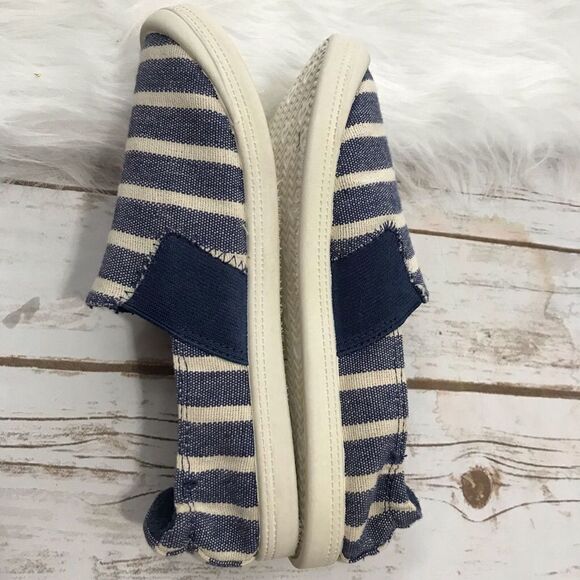 Maurice's Canvas Blue‎ White Stripes Slip On Shoes Sneakers size 6? - Picture 8 of 9